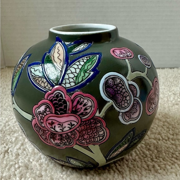 Neiman Marcus - Asian Floral Round Vase - Porcelain - Picture 1 of 9